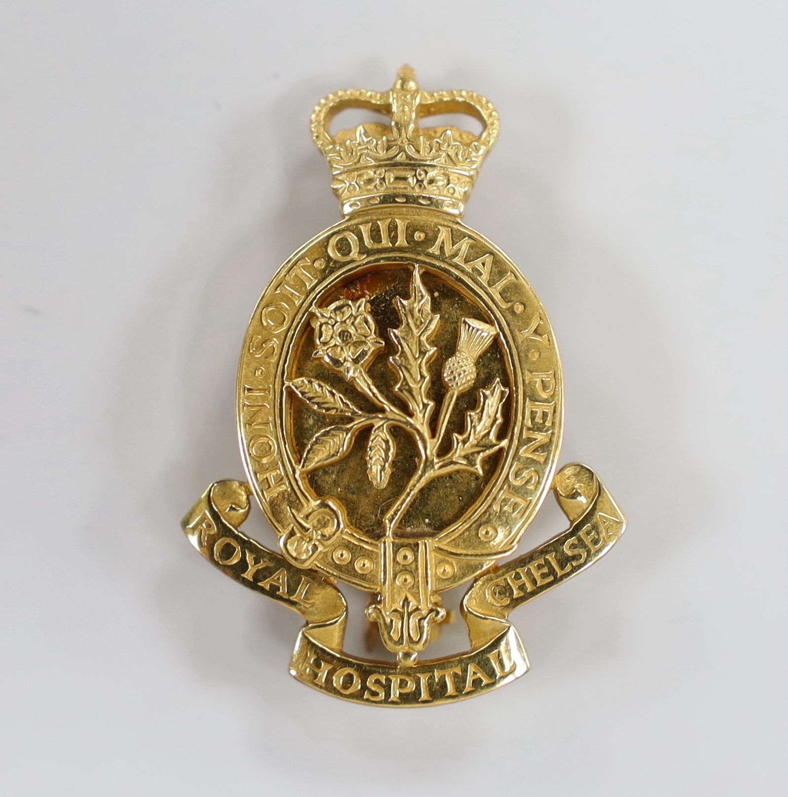 A modern 9ct gold Royal Chelsea Hospital brooch, 37mm, 11.4 grams.